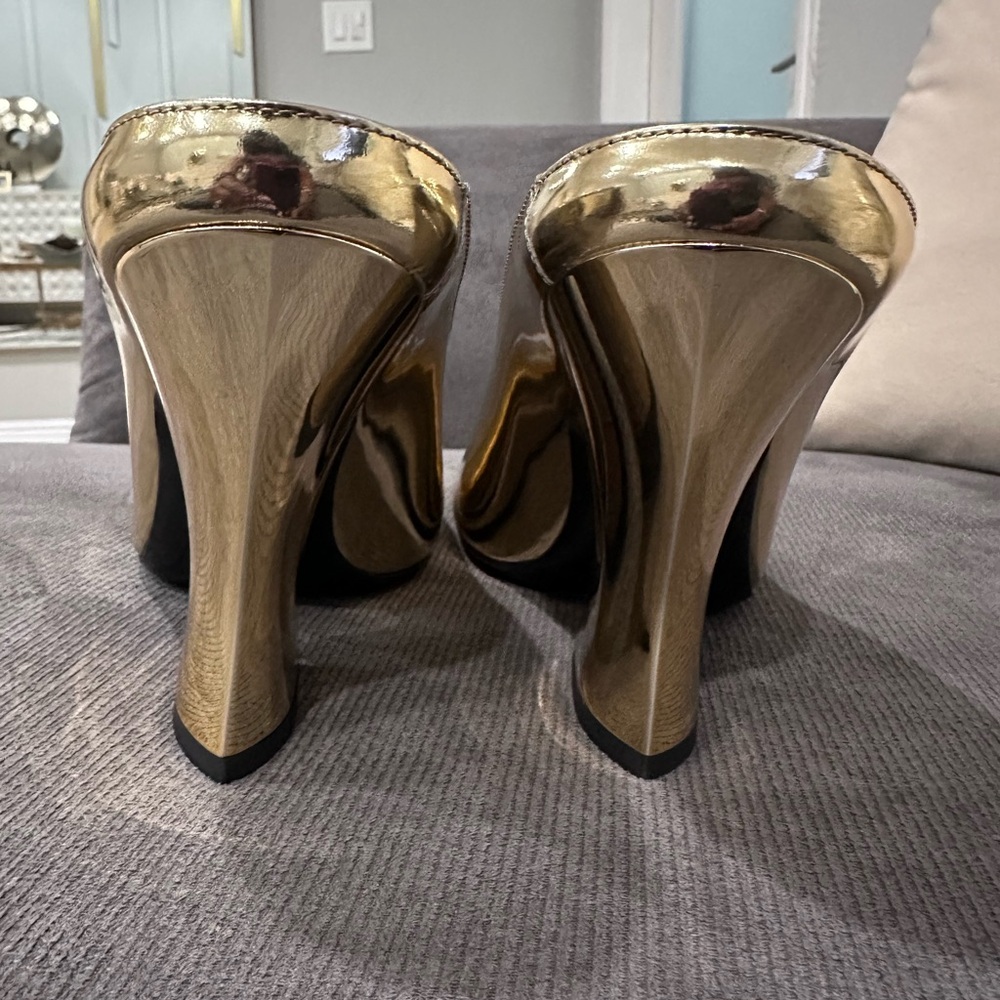 Givenchy Sculpted heeled mules in mirror effect leather - Picture 9 of 17